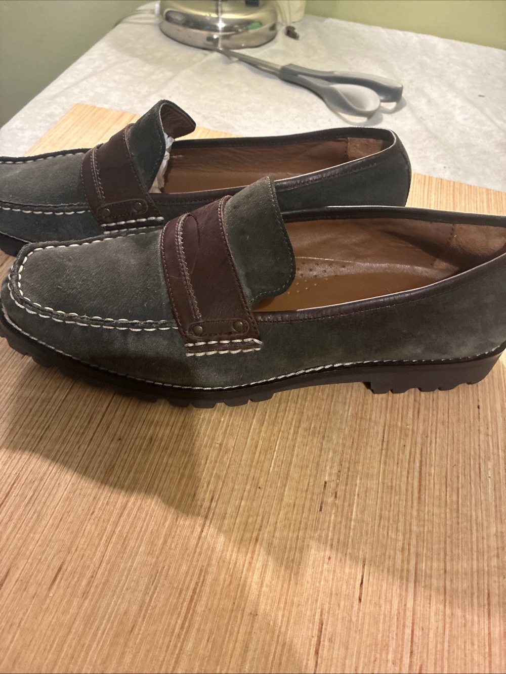Women’s Cole Haan Suede Penny Loafers in Green with Brown Trim size 8 EUC